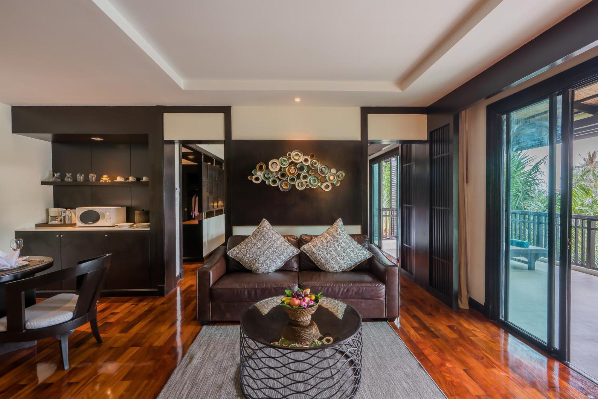 Kc Grande Resort Koh Chang Exterior foto Living room of a suite at the hotel